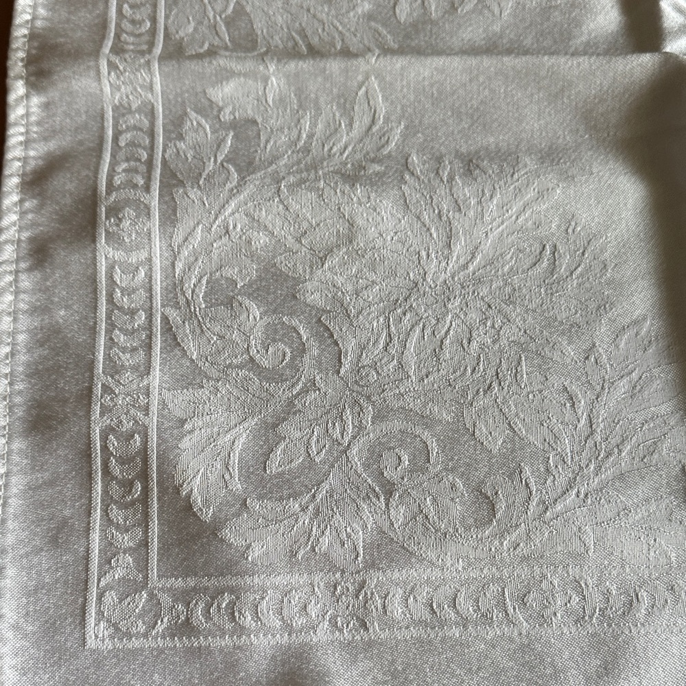 NEW WATERFORD 6 WHITE DAMASK NAPKINS - Picture 5 of 9